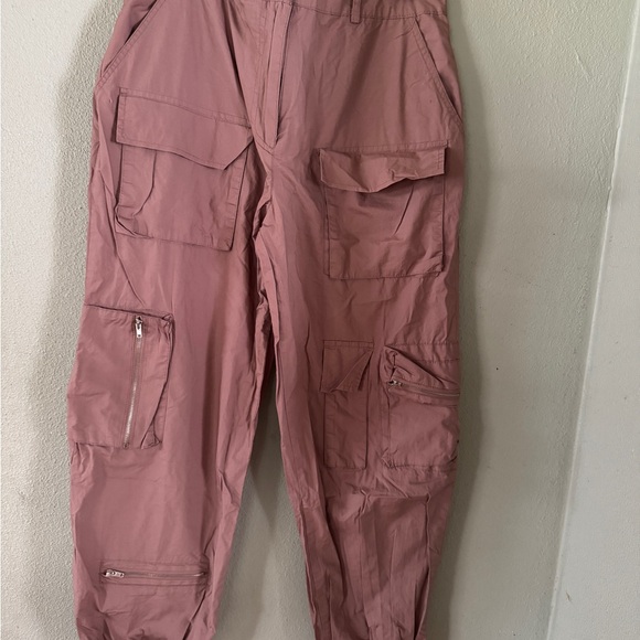 Forever 21 Pants - Forever 21 woman’s Jogger Cargo pants size M pink open